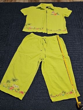 Erika Lime Green Two-Piece Summer Capri Set with Tropical Border